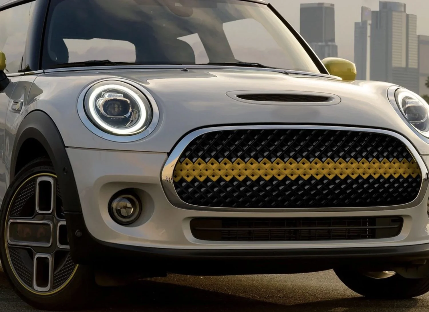 Graded 3D front grille texture on a vehicle